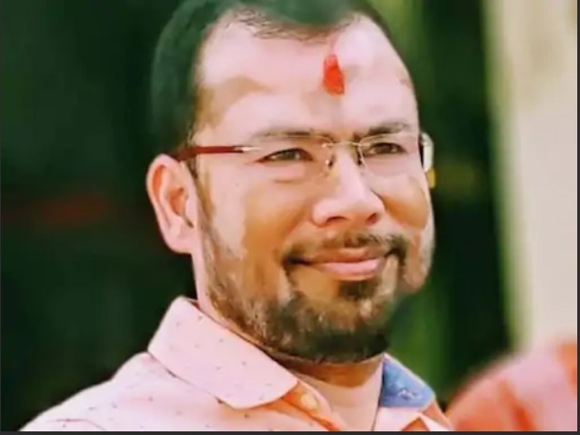 रायपुर पहुंचा कारोबारी मिरानिया का शव:एयरपोर्ट पर परिजनों के छलके आंसू, नेताओं ने दी श्रद्धांजलि,कश्मीर में आतंकियों ने बच्चों के सामने मारी थी गोली