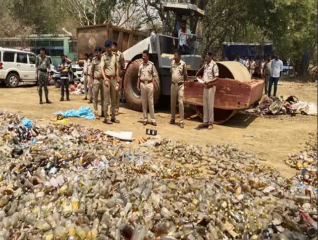 रायपुर में 1.20 करोड़ की अवैध शराब पर बुलडोजर