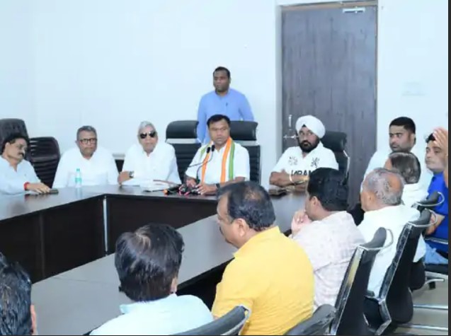 फिर टली कांग्रेस की 'संविधान बचाओ' रैली