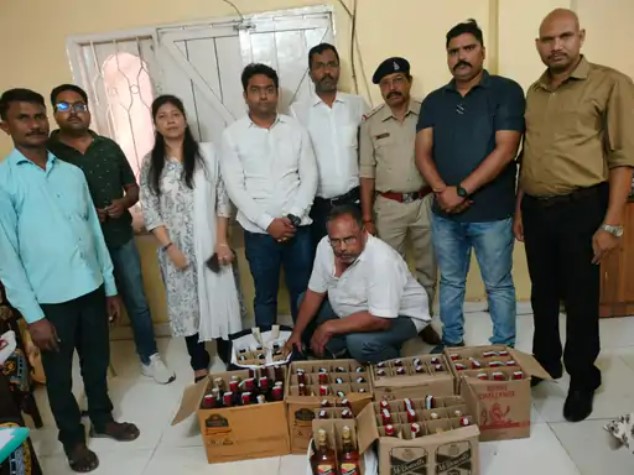 रायपुर में 79 बोतल अवैध विदेशी शराब जब्त: