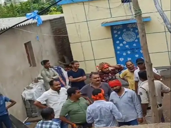 रायपुर में धर्मांतरण को लेकर बवाल:बजरंग दल के कार्यकर्ताओं ने किया जमकर विरोध, 