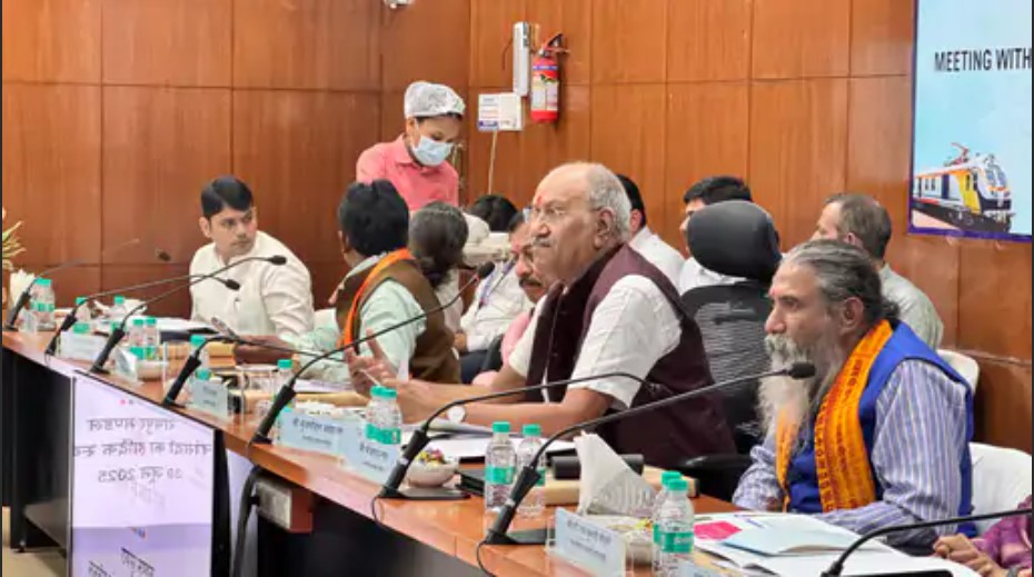 महाप्रबंधक के साथ बैठक में बोले बृजमोहन:सांसदों की बात नहीं सुन रहे रेलवे के अधिकारी, हमने शिकायत की तो बढ़ेगी परेशानी