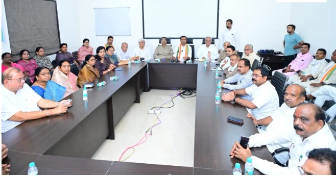 पूर्व मुख्यमंत्री भूपेश बघेल के बेटे चैतन्य की गिरफ्तारी के विरोध में कांग्रेस ने की बड़ी बैठक, 22 जुलाई को छत्तीसगढ़ में आर्थिक नाकेबंदी का ऐलान
