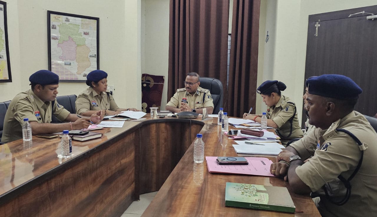 नशा तस्करों के खिलाफ सख्त कार्यवाही सुनिश्चित करें - आईजी राम गोपाल गर्ग  आईजी ने एएनटीएफ के कार्यों की समीक्षा बैठक में दिये कई निर्देश 