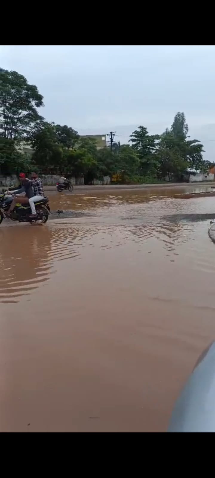 कमल विहार सेक्टर 10 से डूडा गांव जाने वाली मार्ग पर नाव से पर होंगे लोग