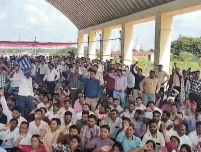 रायपुर में NHM कर्मचारियों का जेल भरो आंदोलन