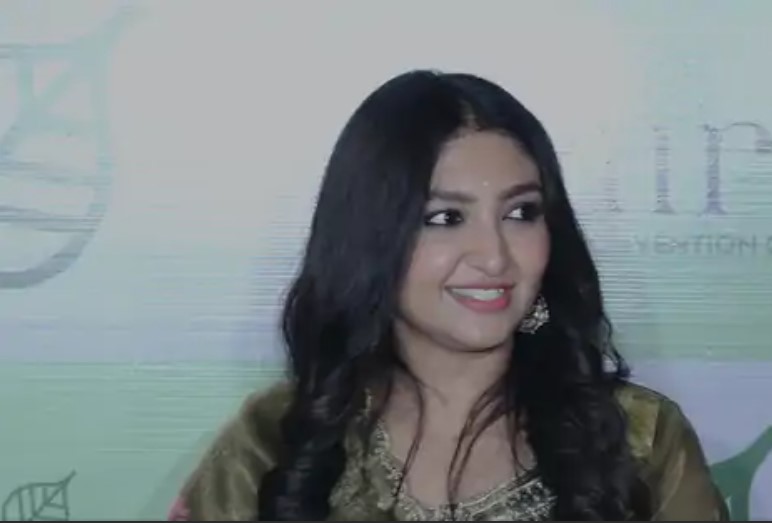 राज्योत्सव में पहुंची सिंगर भूमि त्रिवेदी:&ldquo;राम चाहे लीला&rdquo; गाकर बांधा समा, 