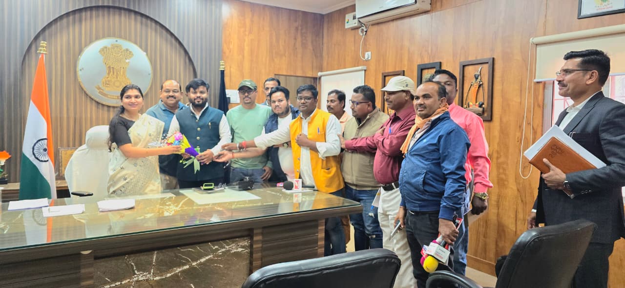 प्रशासन&ndash;मीडिया समन्वय पर जोर, नवपदस्थ कलेक्टर नम्रता जैन से छग जर्नलिस्ट यूनियन की भेंट