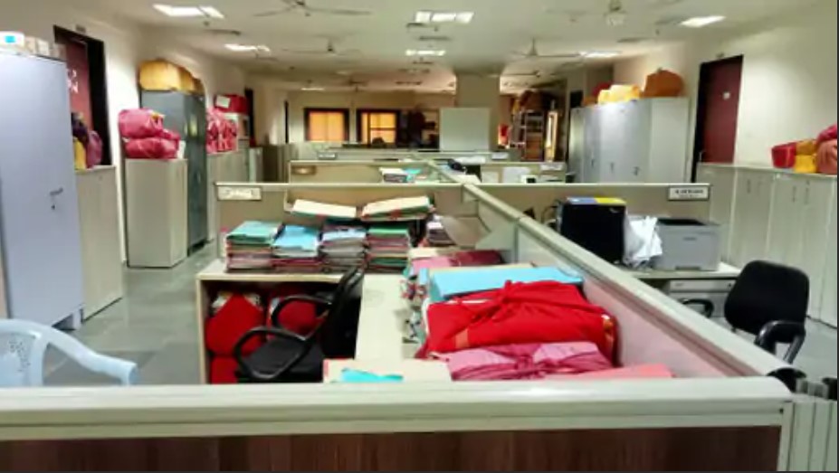 दफ्तर और कुर्सियां खाली...सरकारी कामकाज ठप: