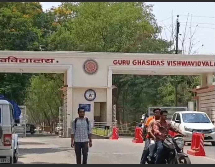 बिलासपुर में लॉ स्टूडेंट ने खुद को लगाई आग...हालत गंभीर