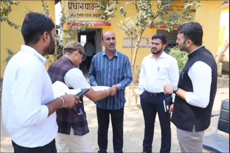 रायगढ़ में 2 शिक्षक अनुपस्थित, कलेक्टर ने थमाया नोटिस