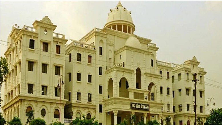 महापौर ने सड़क निर्माण में देरी पर नाराजगी जताई। ठेकेदार को 3 दिन का नोटिस, वरना होगी दंडात्मक कार्रवाई........