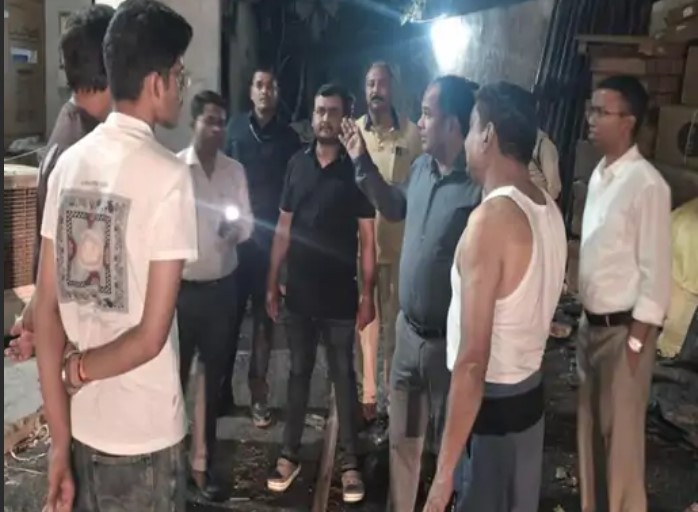 फाफाडीह में इलेक्ट्रॉनिक गोदाम में लगी आग