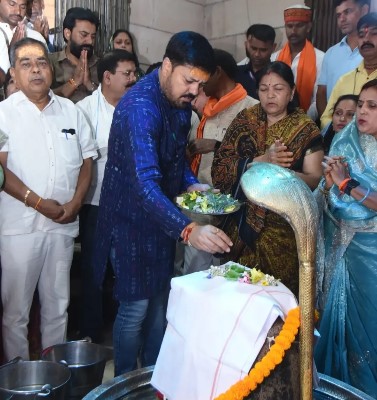 विधायक अनुज शर्मा ने मुक्तेश्वर शिव मंदिर में किया रुद्राभिषेक, सैकड़ों लोगों ने ग्रहण किया महाप्रसाद