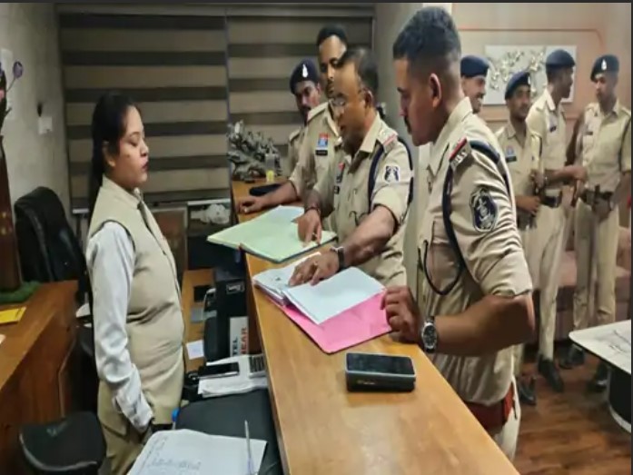 रायपुर के होटल-लॉज में पुलिस की रेड