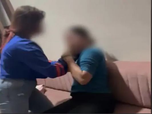 रायपुर में बॉयफ्रेंड के लिए लड़कियों ने युवती को पीटा,