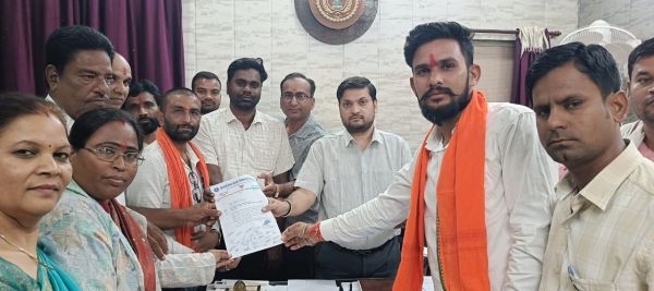 ग्राम पंचायतों में पानी की भिषण समस्या चलते सरपंचों ने सीईओ को ज्ञापन सौंपकर जल्दी निराकरण करने की बात कहीं।