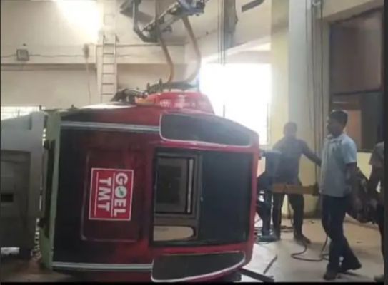 डोंगरगढ़ में रोप-वे ट्रॉली टूटकर गिरी:बाल-बाल बचे पूर्व गृहमंत्री पैकरा; प्रदेश महामंत्री भारत वर्मा को गंभीर चोट, रायपुर रेफर