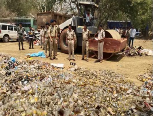 रायपुर में 1.20 करोड़ की अवैध शराब पर बुलडोजर