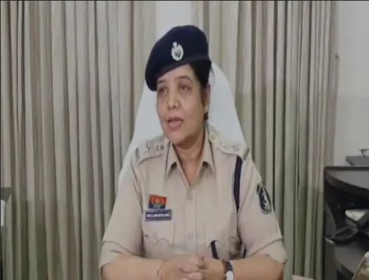 ट्रेन के सेकेंड-क्लास में सीट बुक कर चोरी