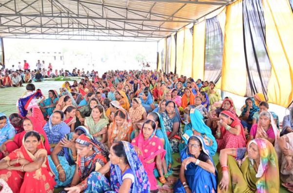 ग्रामीणों ने पूर्व सरपंच पर फर्जी तरीके से  उद्योग को एन ओ सी  देने पर की थी शिकायत। ------------- एसडीएम तहसीलदार , मुख्य कार्यपालन अधिकारी की टीम ने किया शिकायत की जांच ।