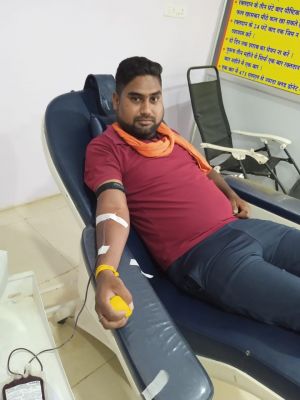 शादी की सालगिरह पर ब्लड डोनेट किया 