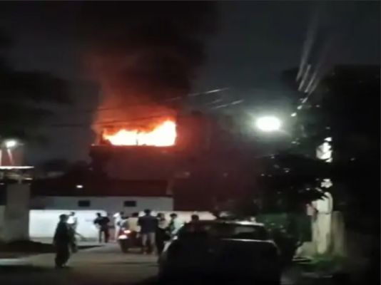 रायपुर में गैस-गोदाम से सटे के घर पर आग