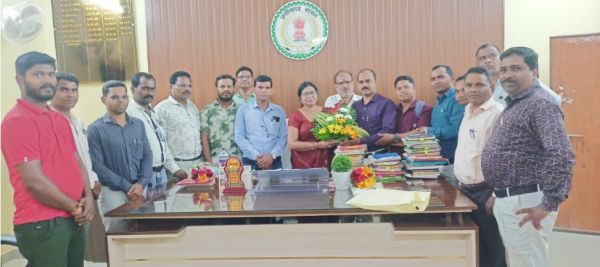 छत्तीसगढ़ सर्व शिक्षक फेडरेशन के प्रतिनिध मंडल ने किया नव पदस्थ जिला शिक्षा अधिकारी का अभिनंदन......