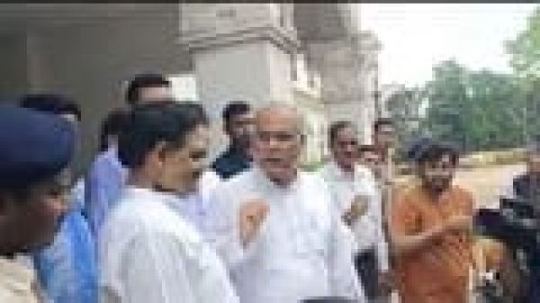 : बेटे चैतन्य से मिलने पूर्व मुख्यमंत्री भूपेश बघेल सपरिवार पहुंचे ईडी कार्यालय