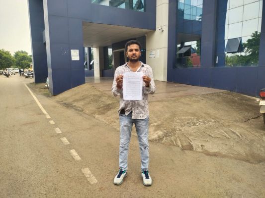 थाने मे कानून का गला घोंटा गया,प्रभारी के खिलाफ उठी जांच की मांग  पीड़ित के ट्रक-ट्रॉली गायब, लूट के आरोपी आज़ाद