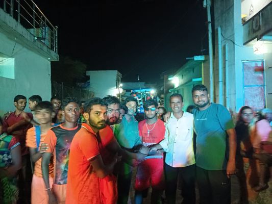 ग्राम पंचायत करचुवा में भोरमदेव से वापस आए कांवड़ियों का डीजे के साथ श्रीफल से स्वागत किए..