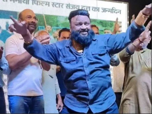 सड़क जामकर संजय दत्त का बर्थडे सेलिब्रेशन