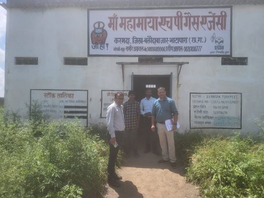 खाद्य विभाग की गैस एजेंसी पर छापमारी,अनियमिता पर कार्यवाही