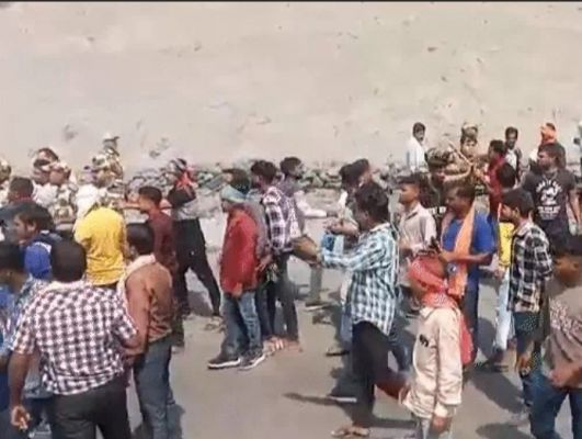 कोरबा में CISF ने भू-विस्थापितों पर बरसाई लाठियां.. कोयला खदान में रोजगार-मुआवजे की कर रहे थे मांग