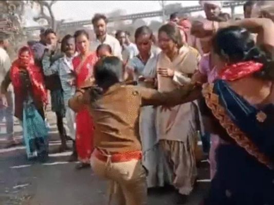 तमनार हिंसा&hellip;महिला आरक्षक की वर्दी फाड़ी, 5 अरेस्ट