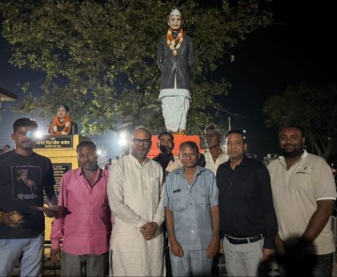 स्वप्नदृष्टा डॉ. खूबचंद बघेल को श्रद्धांजलि पथरी में 50वीं वॉलीबॉल प्रतियोगिता का स्वर्णिम आयोजन नितिन गौरीशंकर अग्रवाल ने अर्पित किए श्रद्धासुमन