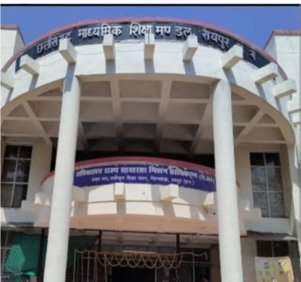 हिंदी पेपर लीक: 12वीं परीक्षा निरस्त, अब 10 अप्रैल को होगी पुनर्परीक्षा  सोशल मीडिया पर वायरल प्रश्नपत्र की पुष्टि के बाद मंडल का बड़ा फैसला, लाखों छात्र दोबारा देंगे परीक्षा