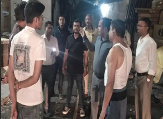 फाफाडीह में इलेक्ट्रॉनिक गोदाम में लगी आग