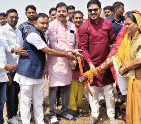 ग्राम संकरी को मिली विकास की नई रफ्तार, करोड़ों के कार्यों का लोकार्पण  सड़क, तालाब सौंदर्यीकरण और मुक्तिधाम शेड से बदलेगी गांव की तस्वीर