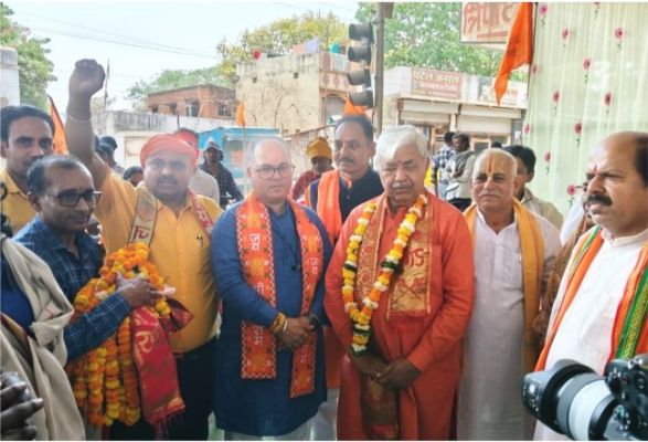 विहिप के राष्ट्रीय अध्यक्ष आलोक कुमार का कार्यकर्ताओं किया भव्य स्वागत।