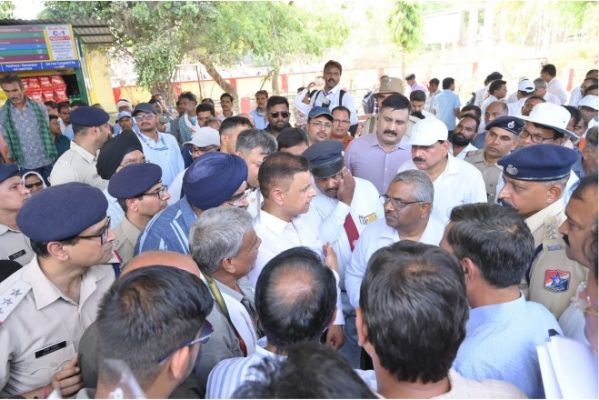 नगर पालिका अध्यक्ष अश्वनी शर्मा ने  रेलवे महाप्रबंधक से मुलाकात कर मांगो के सम्बंध में चर्चा कर सौपा ज्ञापन