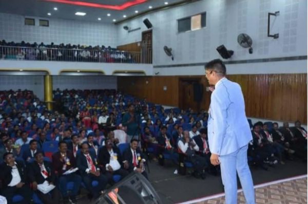 डोंगरगढ़  के पुनाराम कभी बस स्टैंड में खुद फल्ली बेचते थे आज विदेशों   में प्रोग्रामों देते है