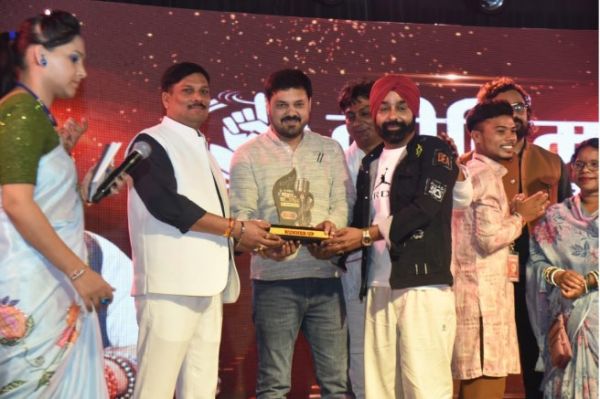 महासमुंद में गूंजे सुरों के स्वर, युवा प्रतिभाओं को मिला नया मंच