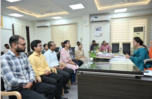 लंबित फाइलों पर निगम सख्त, तय समय-सीमा में होगा निराकरण  जनहित के कार्यों में देरी बर्दाश्त नहीं, पारदर्शिता और जवाबदेही बढ़ाने पर जोर