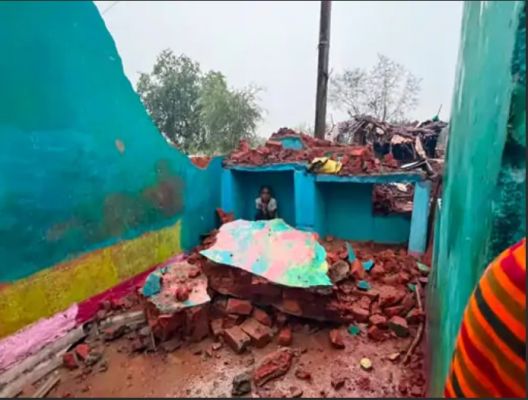 नकटी में बारिश के बीच टूटे घर में परिवार, बृजमोहन बोले- मकान तोड़ने वाले अधिकारियों को माफी नहीं, 