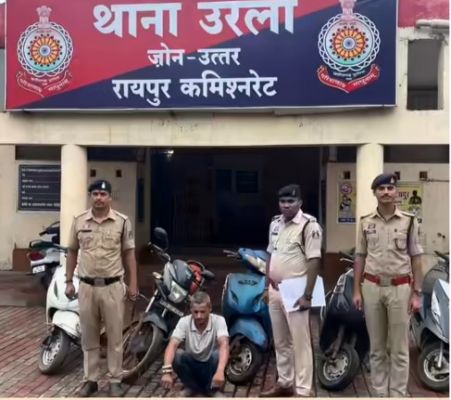 उरला पुलिस के हत्थे चढ़ा शातिर वाहन चोर, चोरी की पांच बाइक बरामद  मुखबिर की सूचना पर हुई गिरफ्तारी, दो लाख रुपये की मोटरसाइकिलें जब्त; अन्य वारदातों और संभावित गिरोह से संबंध की जांच जारी।