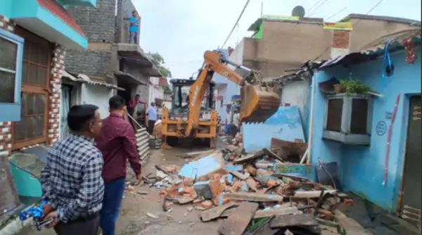 रायपुर में नाले पर बने 23 अवैध कब्जे हटाए गए:निगम ने बारिश में जलभराव रोकने की कार्रवाई, 