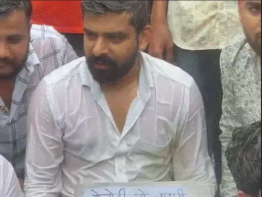 रायपुर- नीट पेपर लीक मामले में NSUI का प्रदर्शन:खून से लिखा- धर्मेंद्र प्रधान इस्तीफा दो, 