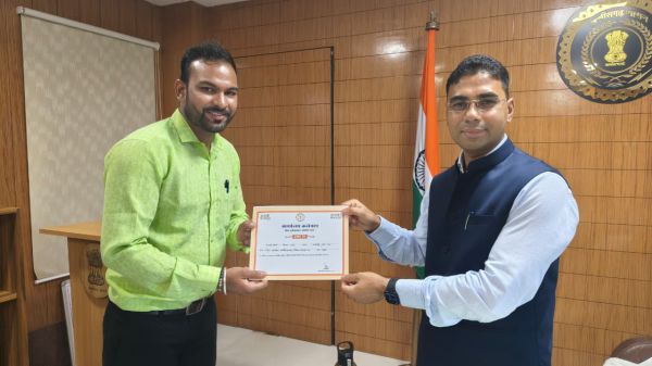 ई -ऑफिस में उत्कृष्ट कार्य करने वाले अधिकारी- कर्मचारी सम्मानित