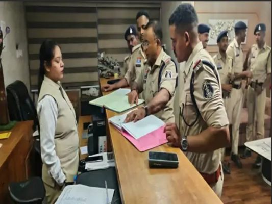 रायपुर के होटल-लॉज में पुलिस की रेड